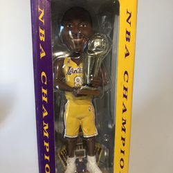 Kobe Bryant Legends Of The Court Limited Edition Bobble head Rare