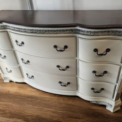 Dresser Deep Drawers and 1 Nightstand For Sale!!