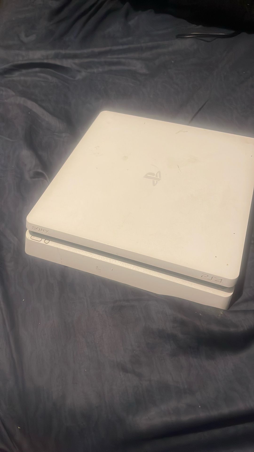 PS4 White