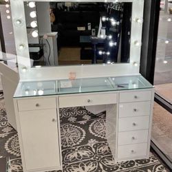 White LED HOLLYWOOD MAKEUP VANITY 
