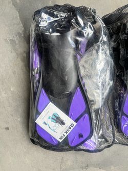 Snorkel Mask Fin Set Black and Purple