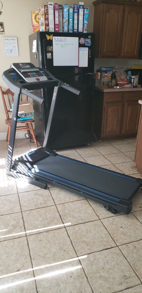 Xterra Fitness TR150 Folding Treadmill