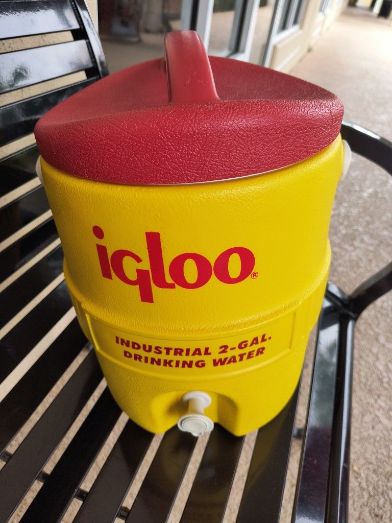 IGLOO WATER COOLER Like new
