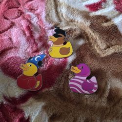 Disney Ducks Pin Set