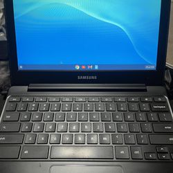 Samsung Chrome Laptop 10 GB (charger included)