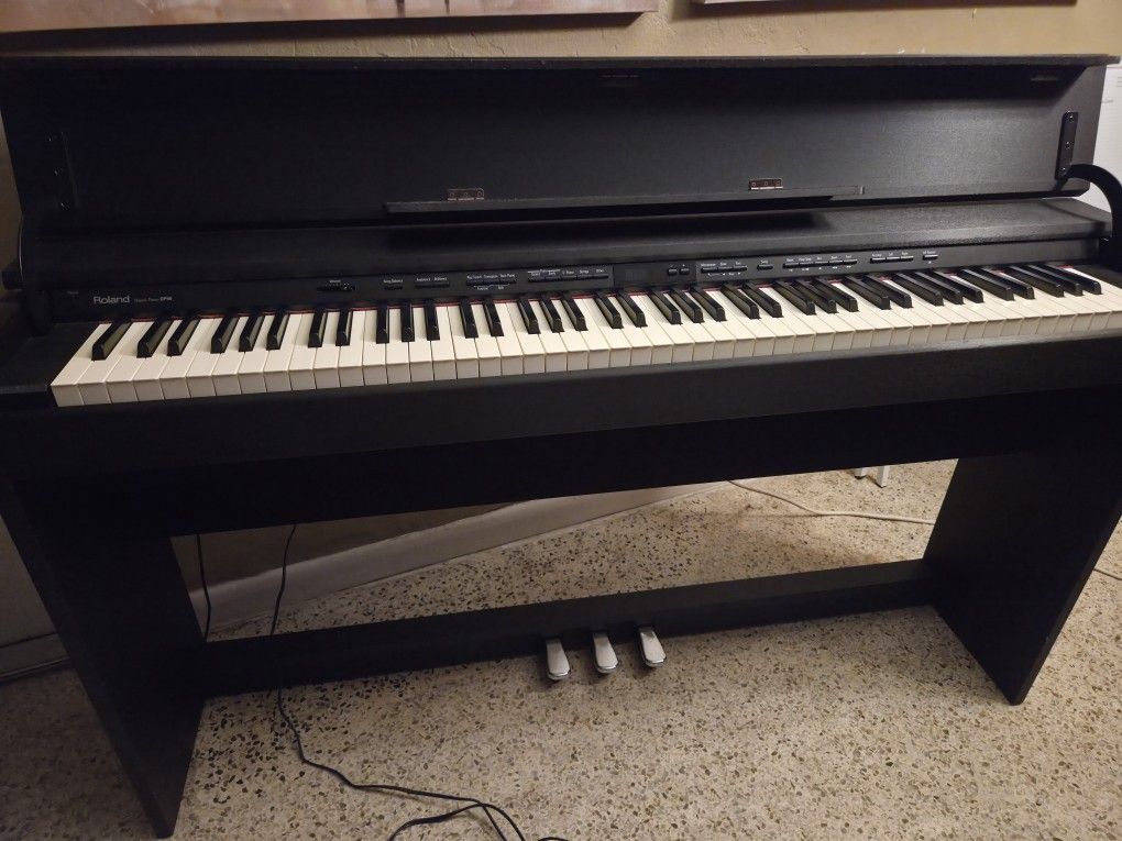 Roland DP-90 Digital Piano