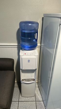 Primo Water Dispenser – Great Condition(7 refill bottles)