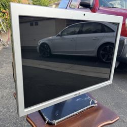 Dell Flat Screen 20” Inch Computer Monitor Glossy Display - Model SP2008WFPt