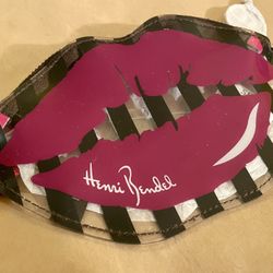 Henri Bendel "Lips" Coin Purse / Keyring (NWOT)