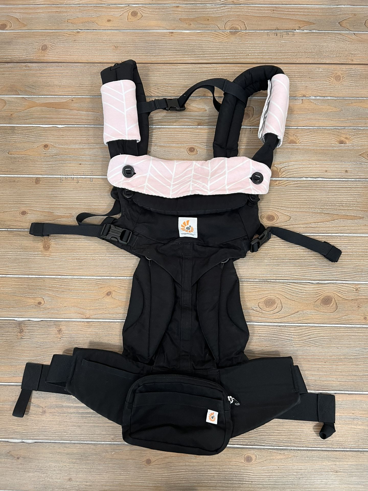 BUNDLE ERGObaby Omni 360 Carrier WITH Pink Drool Bib Pad & Accessories