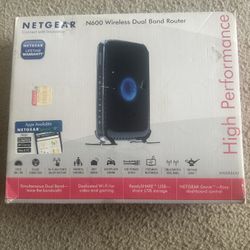 NETGEAR N600 Wireless Dual Band Router Model WNDR3400 with simultaneous dual band and ReadySHARE USB
