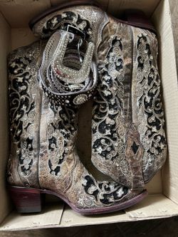 Women’s Corral Boots and matching Belt/buckle selling together $200 OBO