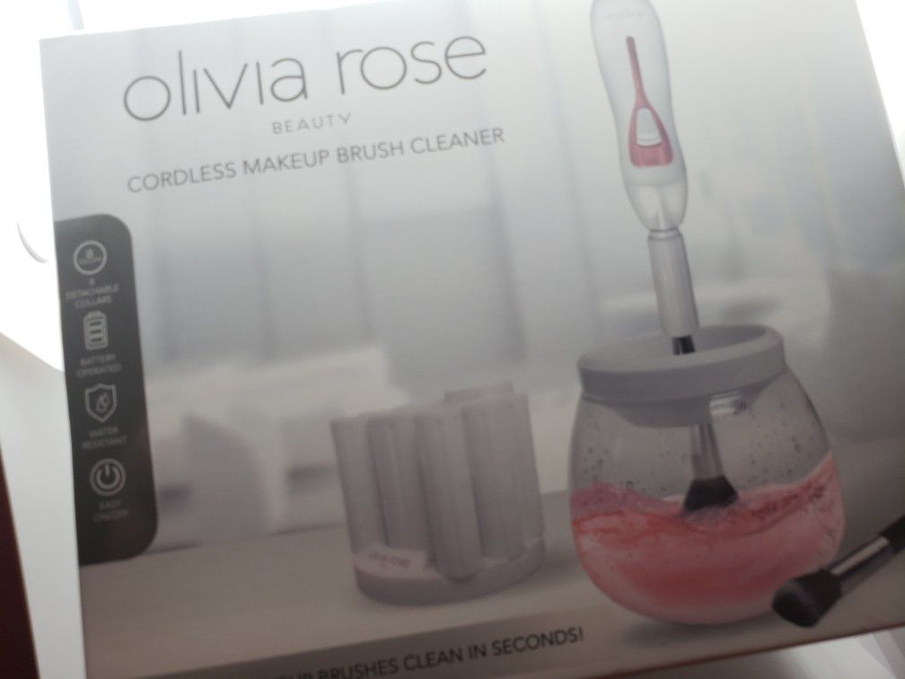 Automatic cleaning Makeup brushes
