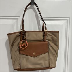 Michael Kors Hand Bag. Brown.