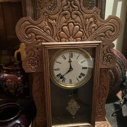 Beautiful Antique Victorian Oak Chiming Mantle Clock In Working Condition With Key