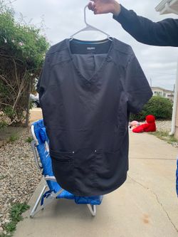 Scrub top(2XL) and bottoms (XL)