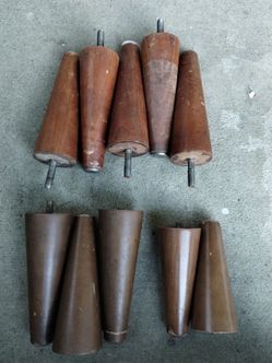 Lot of vintage wooden screw on furniture legs, MCM