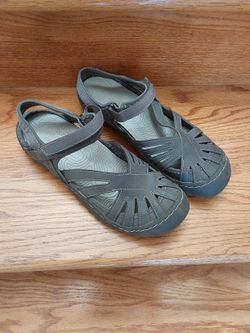 Jambu, Size 7...will NOT respond to, Is this available 