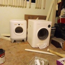 2 Robo Kitty Cat Litter Boxes Barely Used Are Cats Were Afraid Of Them 
