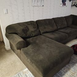 XL 3 Piece Sectional Sofa With Chaise
