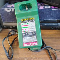 Cargador Makita