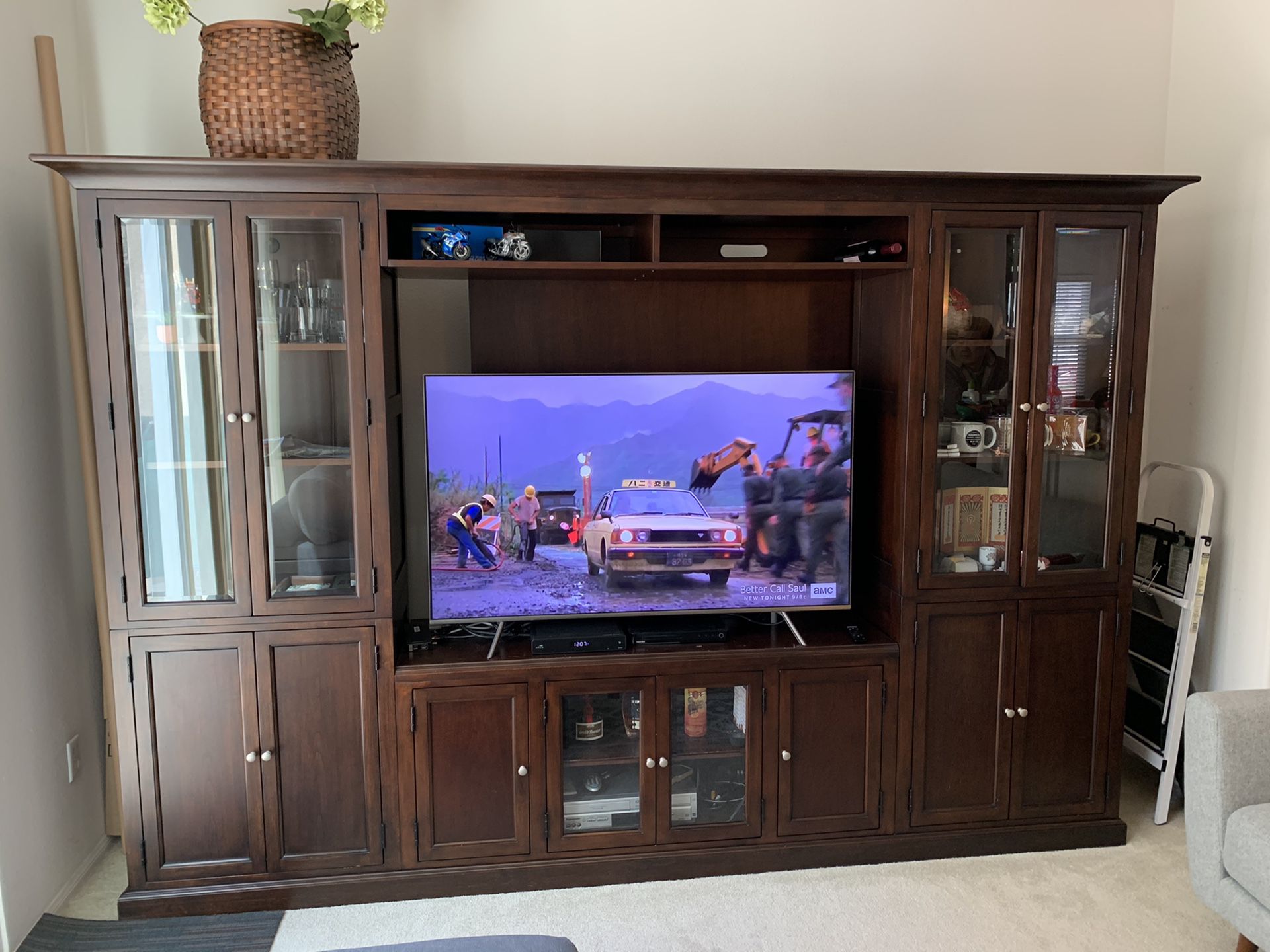 Entertainment center/TV stand/shelving unit wood excellent condition