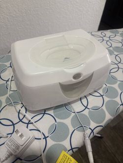 Baby wipe warmer