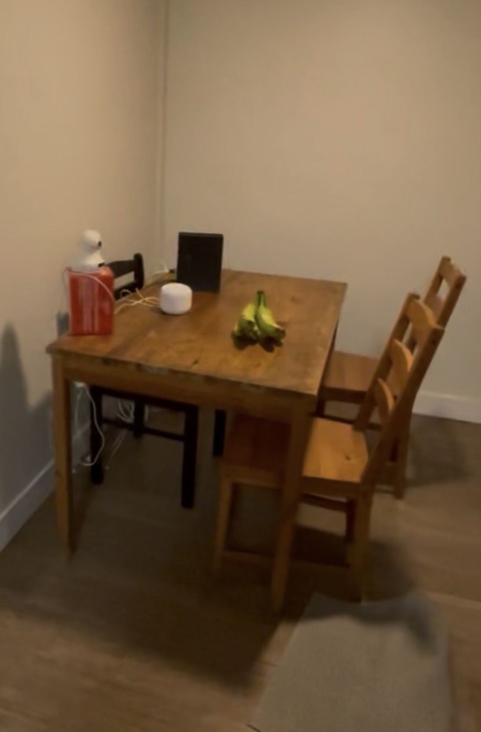 Wood Table - 4 Chairs - 🪑 Used