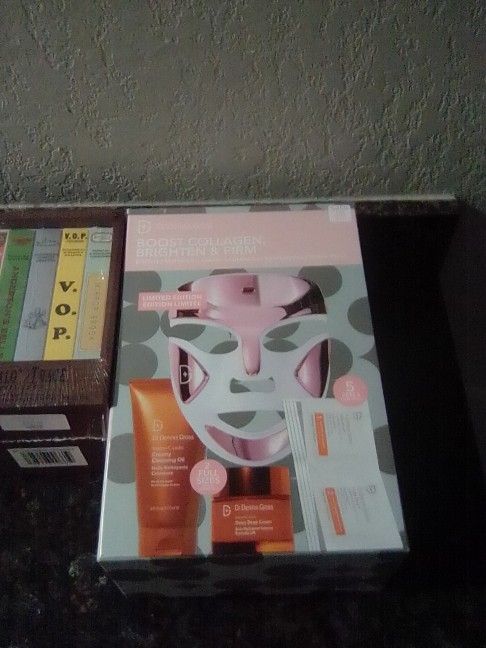 Dr Denis Gross Red Light Mask