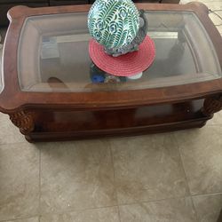 Six pieces Two Leather brown recliners very nice  And One Loveseat With Open Console Recliner $1000 For The Whole Set