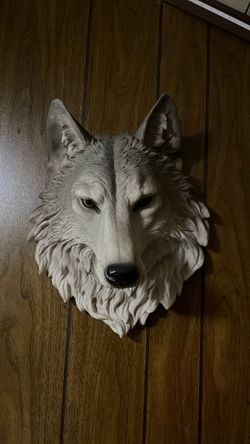 Wolf head (plastic but strong)