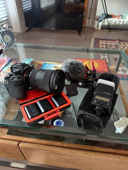 Sony A7IV Sigma 24-70mm Lens + Accessories