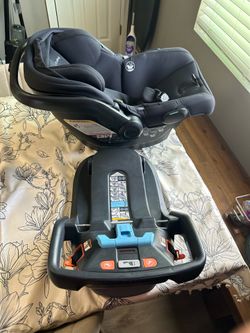 UPPAbaby vista V2 car seat and stroller combo (2 car seat bases)