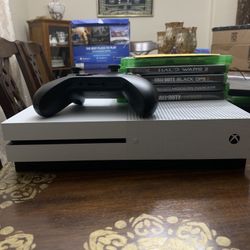 Xbox One S 1tb With One Controller With 6 Games 