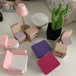 Dollhouse furniture 