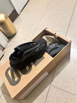 Yeezy 700 v3