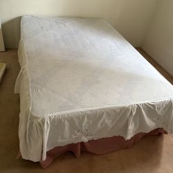 FREE !!! Twin size bed and Mattress FREE !!!