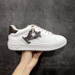 LV Men’s Sneaker With Box New 