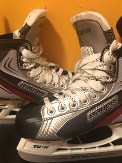 Bauer boys hockey skates, size 5,5