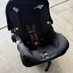 Nuna PIPA Car seat + Base + Stroller Adapter