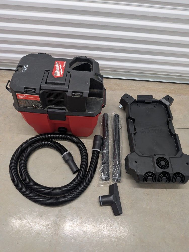 Milwaukee M18 FUEL 9 Gal. Cordless DUAL-BATTERY Wet/Dry Shop Vacuum with Hose, and Accessories