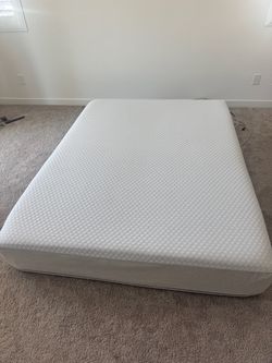 Excellent Condition Sleep Number iLE Queen Mattrass