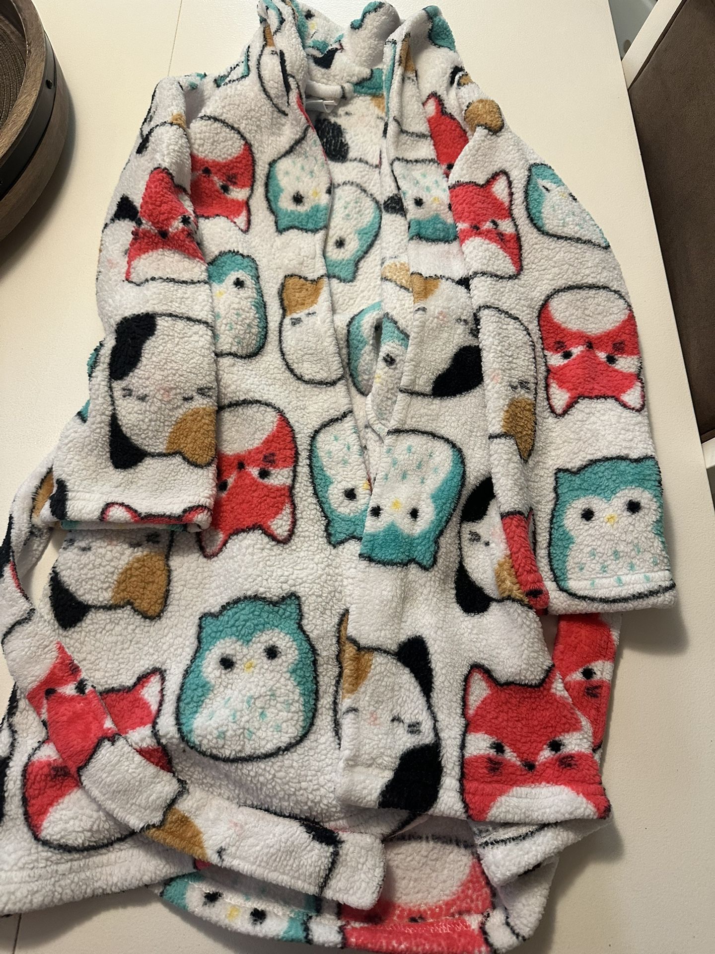 Girls Size 10 Squishmallows Robe (has some wash wear)