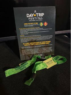 Day trip LB 2 wristbands
