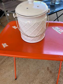Ceramic  kitchen compost bin
