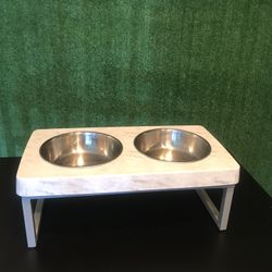 Elevated Dog Feeder