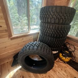 6 Brand new 37x13.50r22 Tires Excellent condition