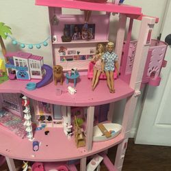 Barbie Dream House 