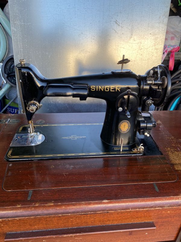 Vintage 18511951 SINGER SEWING MACHINE for Sale in Highland Beach, FL