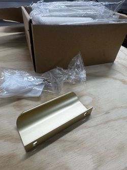 Kitchen cabinet handles